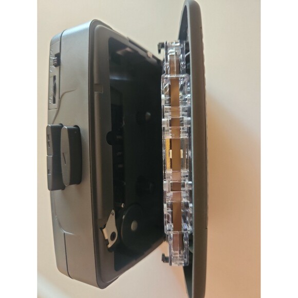 Jensen stereo cassette player with AM/FM radio - Picture 8 of 8